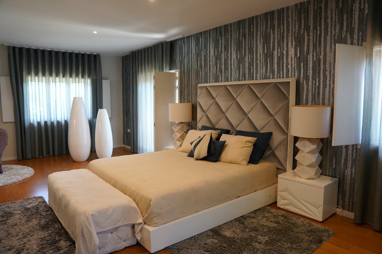 Spacious Three-Bedroom Villa with Swimming Pool and Tennis Court in Guardizela
