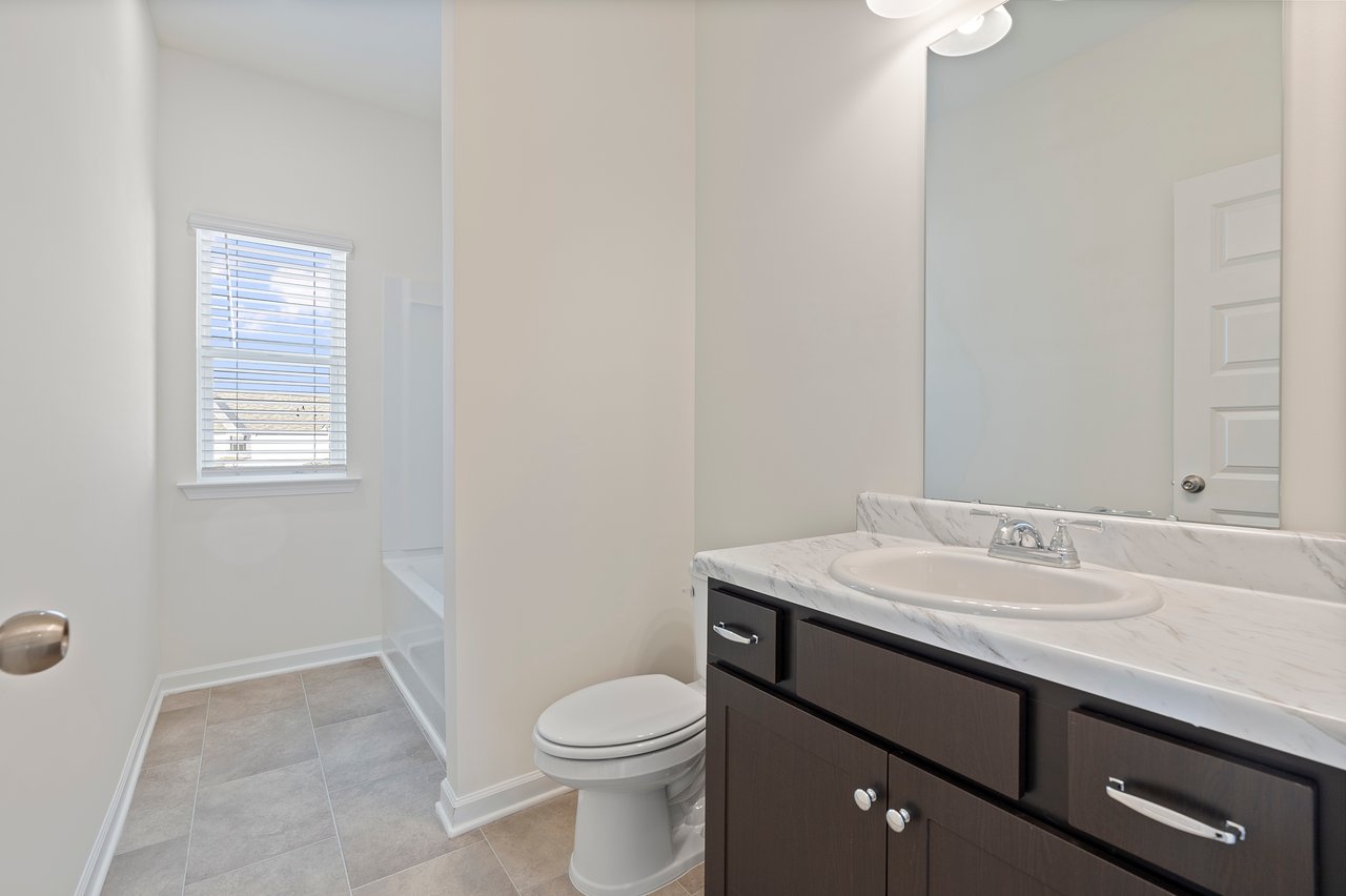 Modern 4-Bedroom Home with Scenic Mountain Views