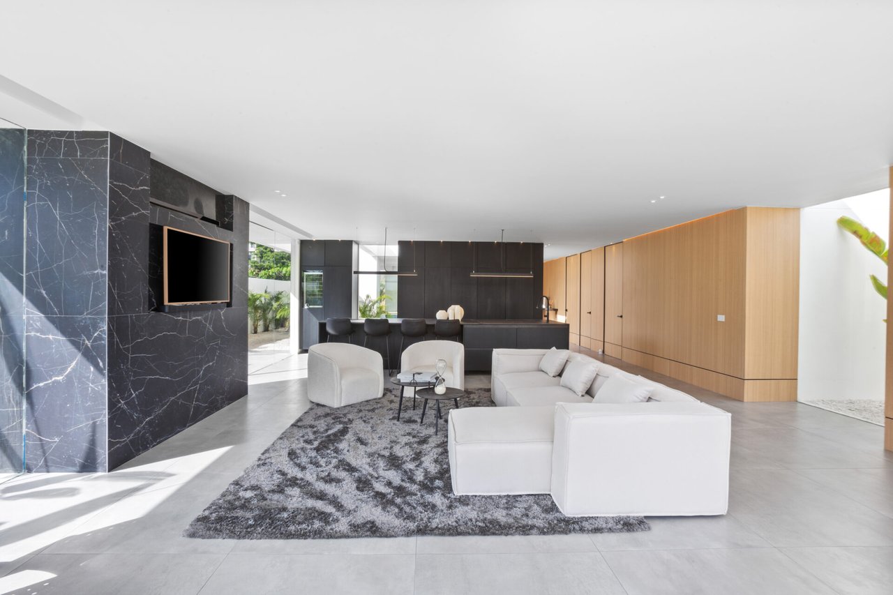 Villa Juba | Contemporary 4-Bedroom Villa with Mono Loco Beach Club Membership in Tamarindo