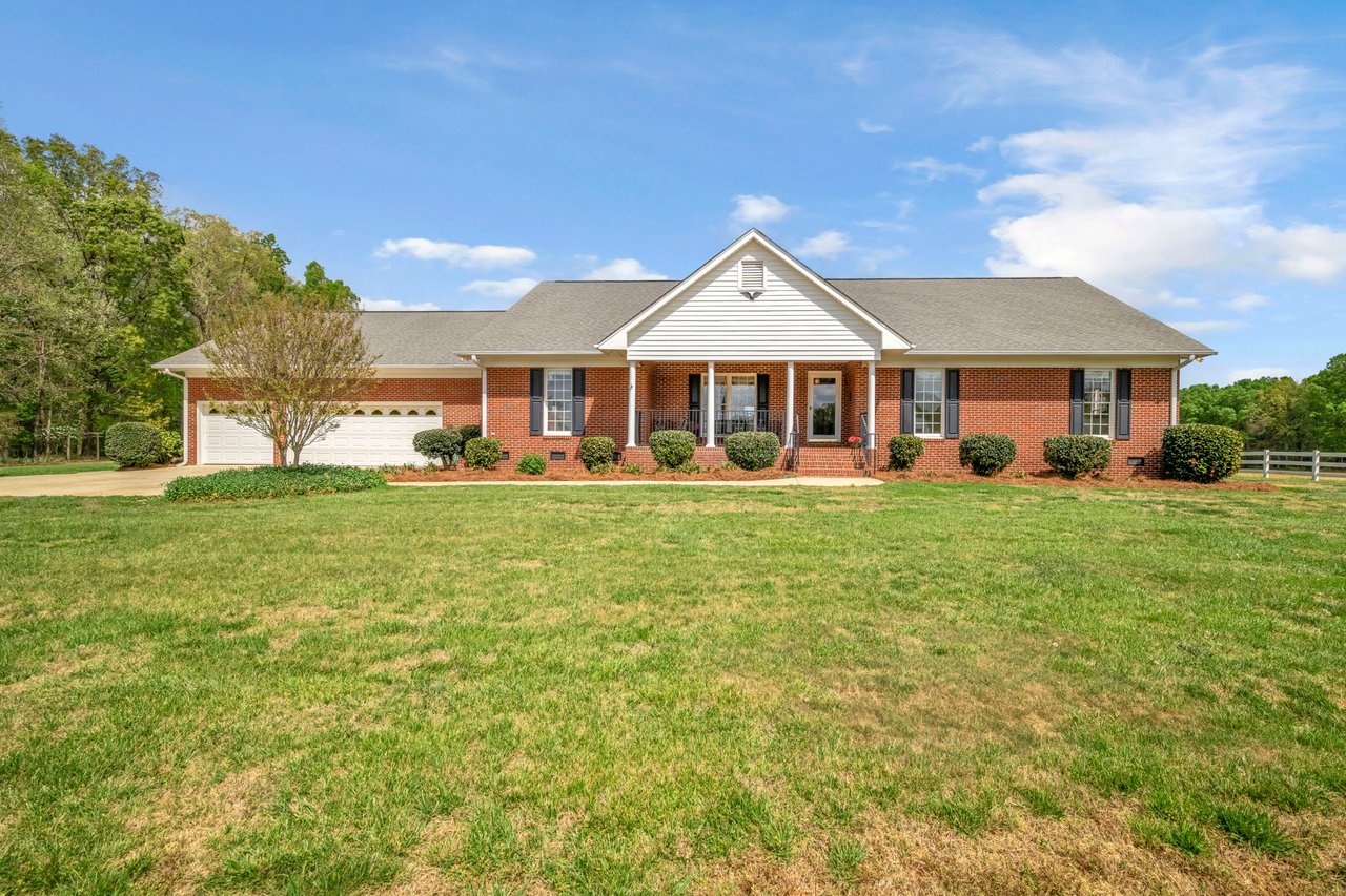 824 N Forest Hills School Rd