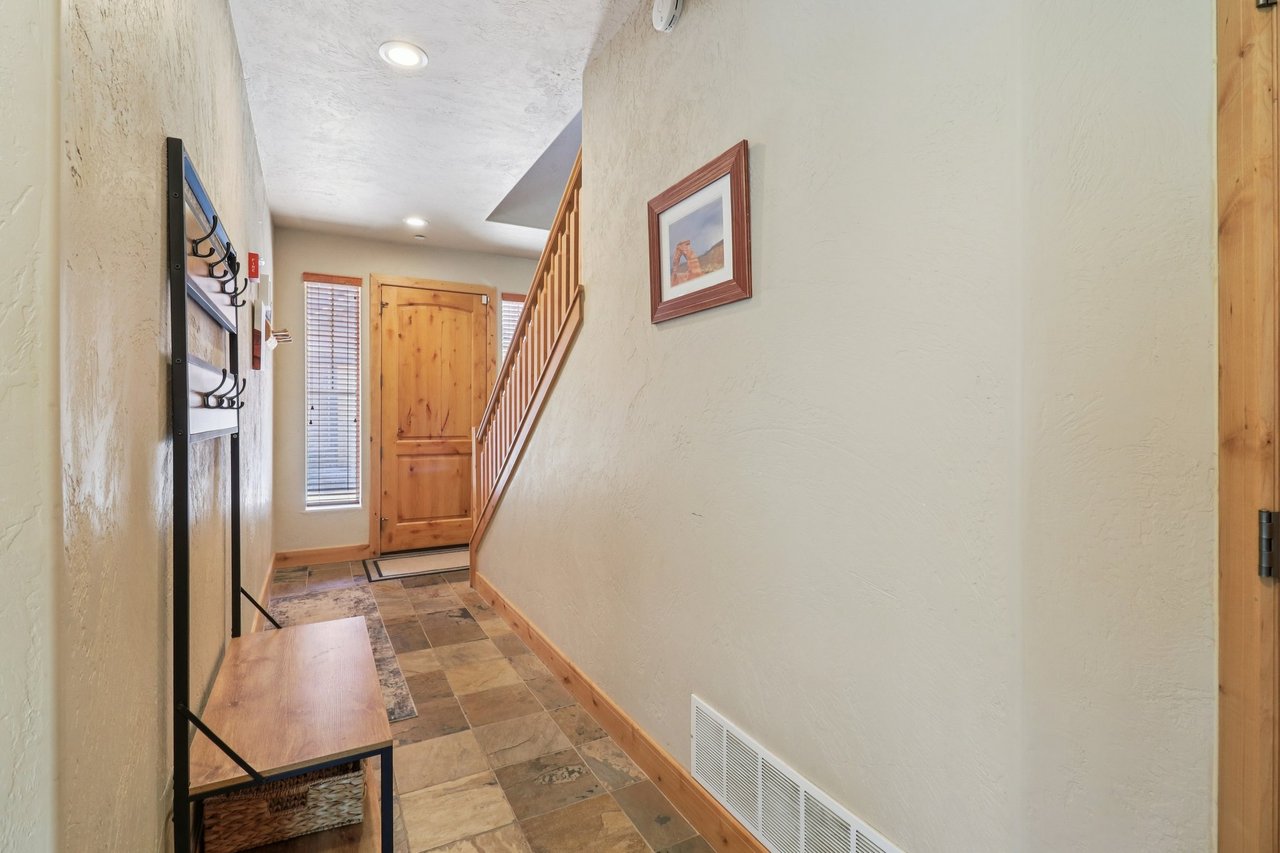 6010 N Fox Pointe