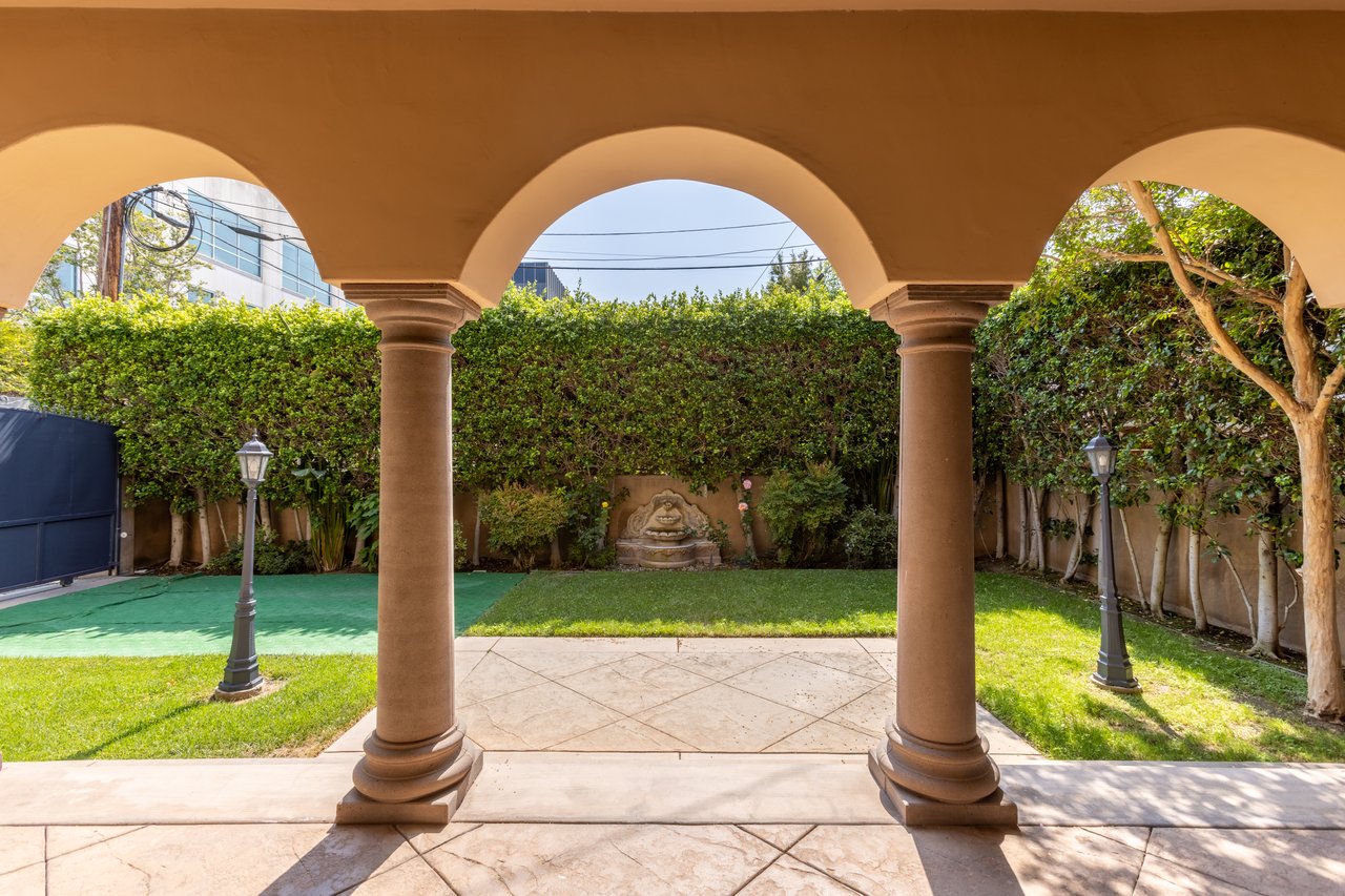 120 S Almont Dr, Beverly Hills