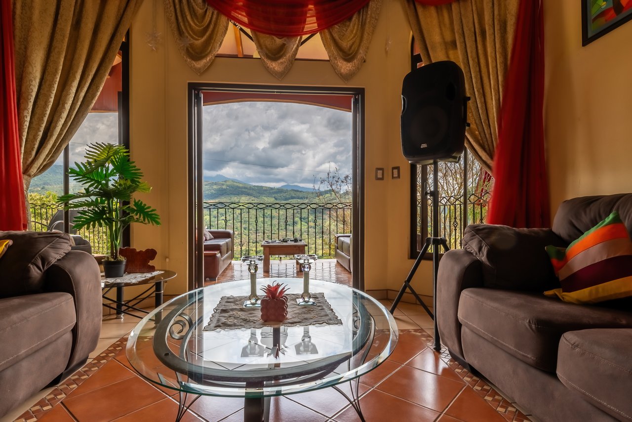 Spacious 5-Bedroom Colonial Home with 4 Bathrooms | La Bonita, Rivas.