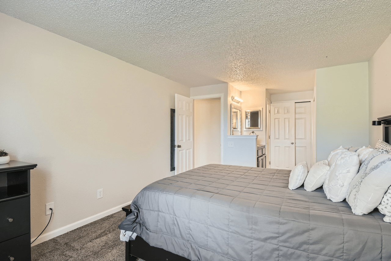 Just Listed: Open Concept in Oakshire