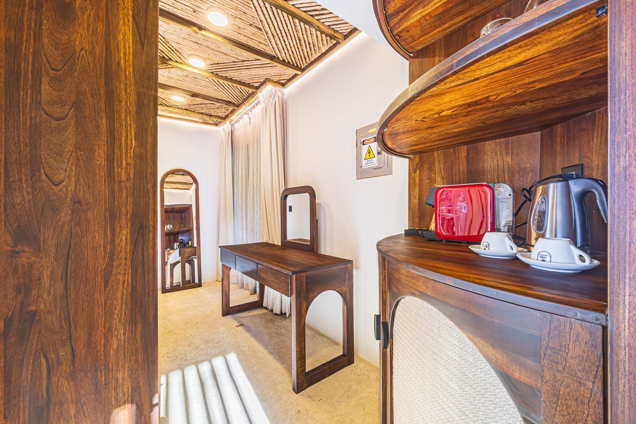 Luxury Hotel Boutique with Ocean Views | Walking distance to the beach | 13.2 Acres