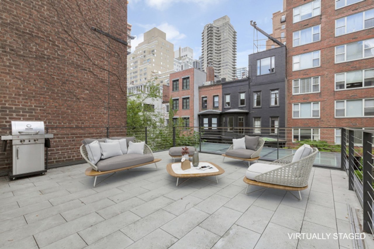 162 E 64th St