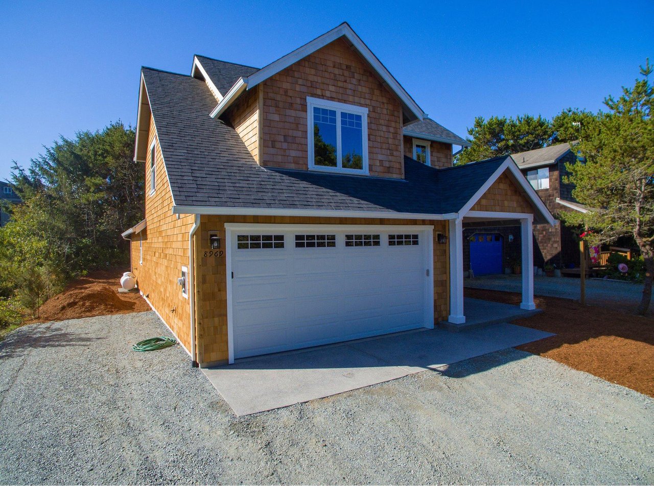 Sold newer Manzanita home at 8969 Sitka Ln represented by Meadow Davis of Home + Sea Realty near the beach