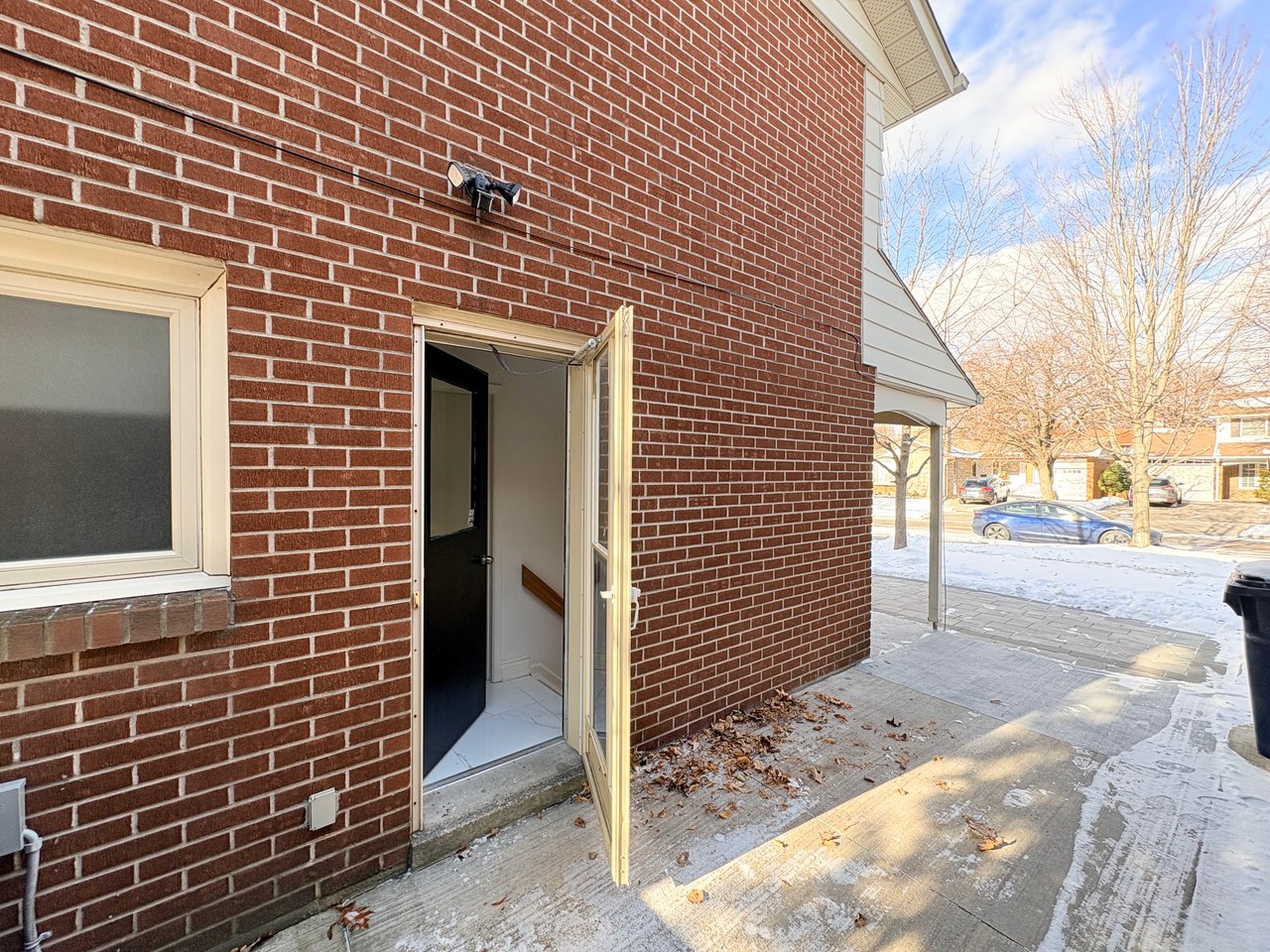 8 RAVENCLIFF Crescent Unit: BSMT