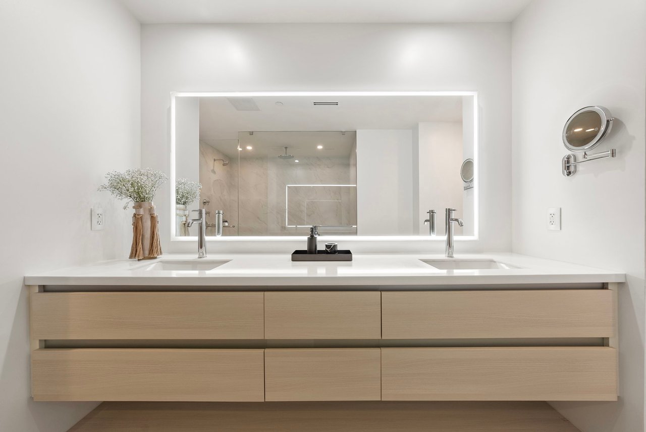 100 S Pointe Drive, Residence 1906/07