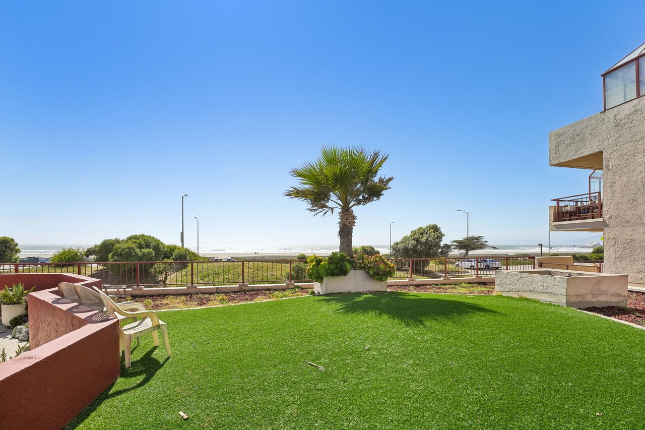 875 La Playa St