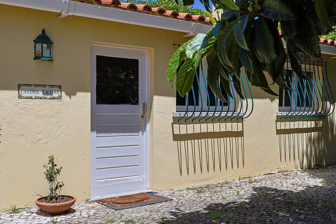 Exclusive Family Villa with Expansive Gardens Near Sintra’s UNESCO Heritage Centre