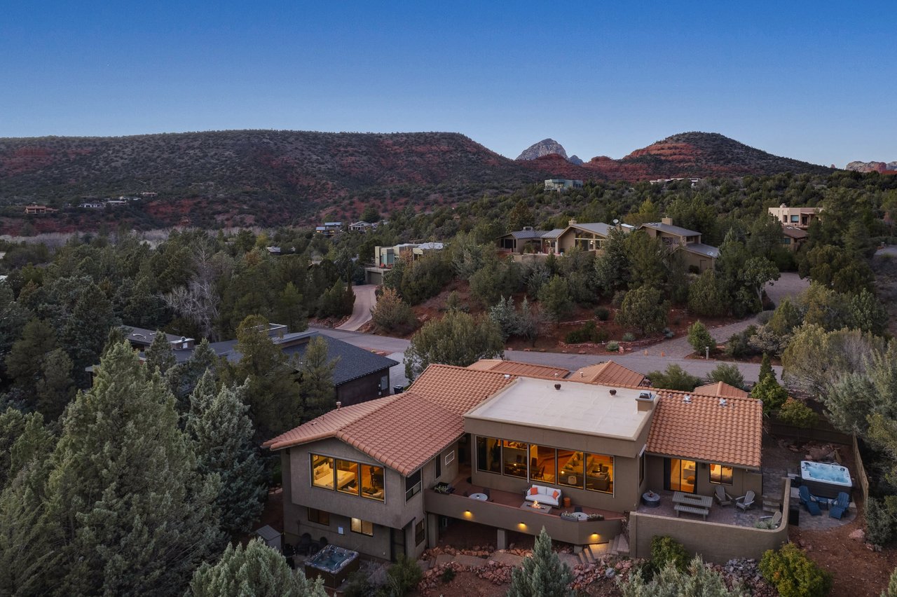 Splendor-Close to town, Huge Spa/Game Rm/Free Pets!