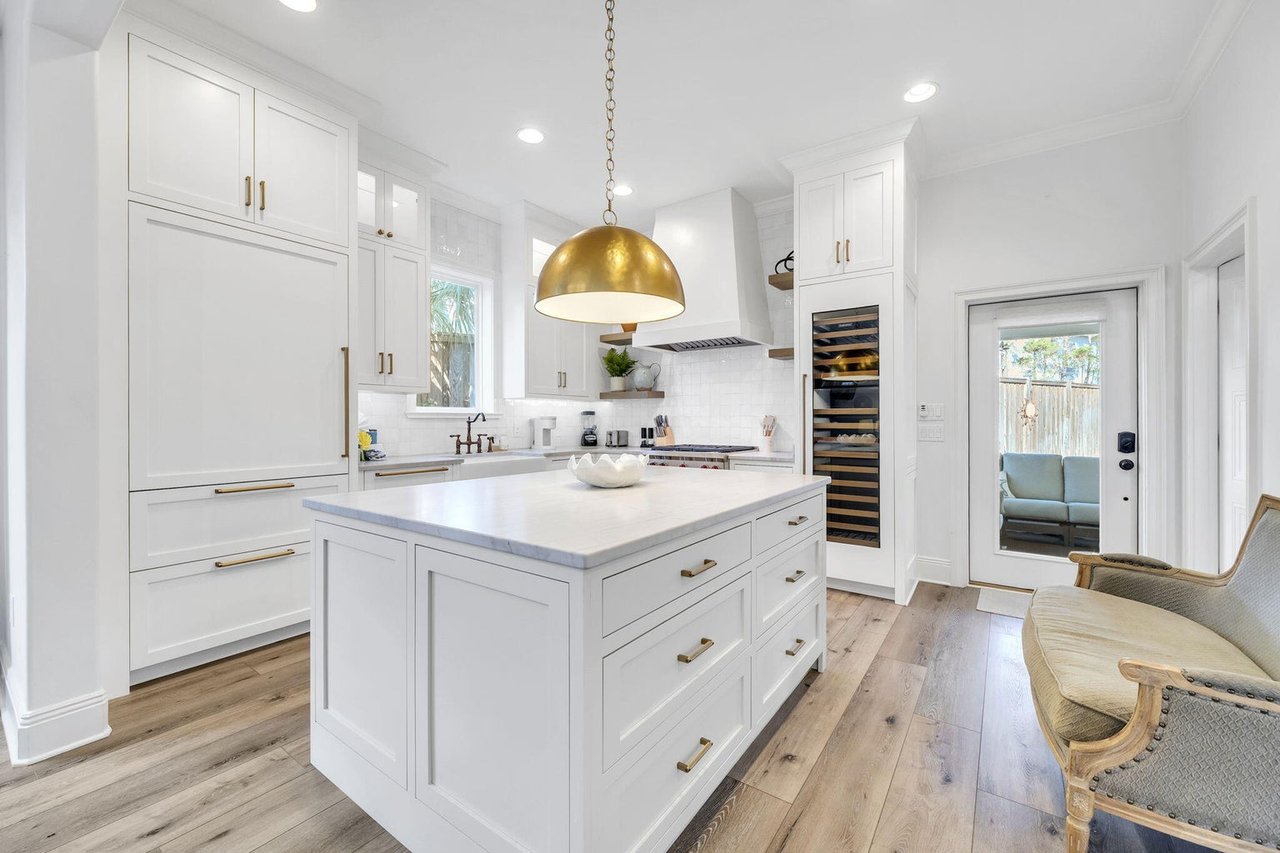 334 Seabreeze Blvd - $1,600,000