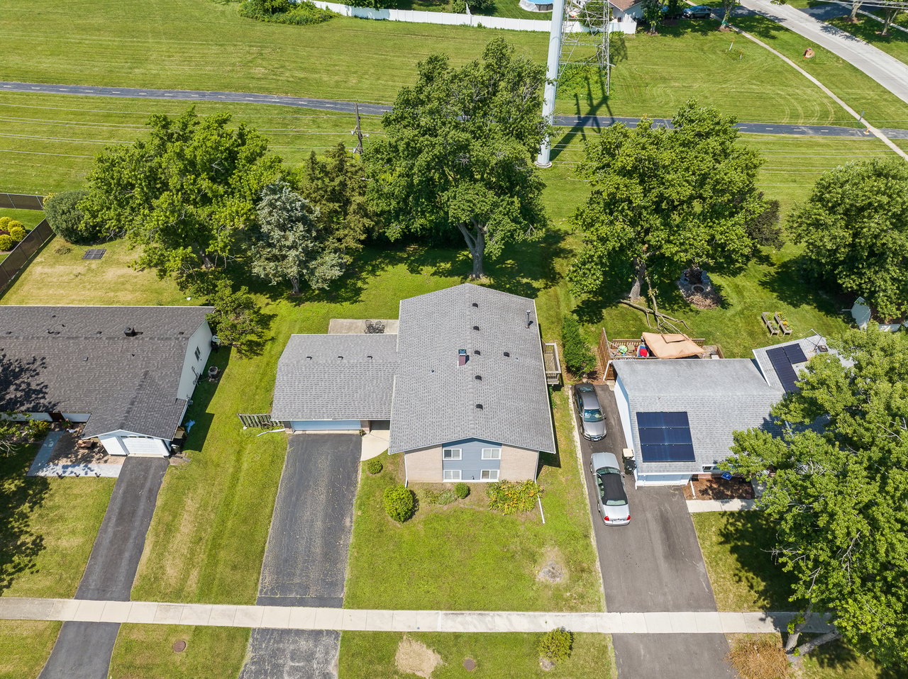 6308 MacArthur Dr, Woodridge