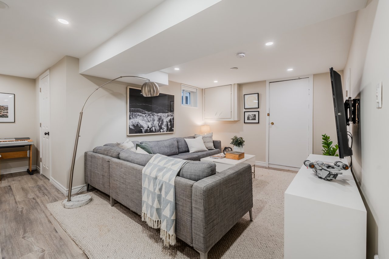 48 Lockwood Rd
