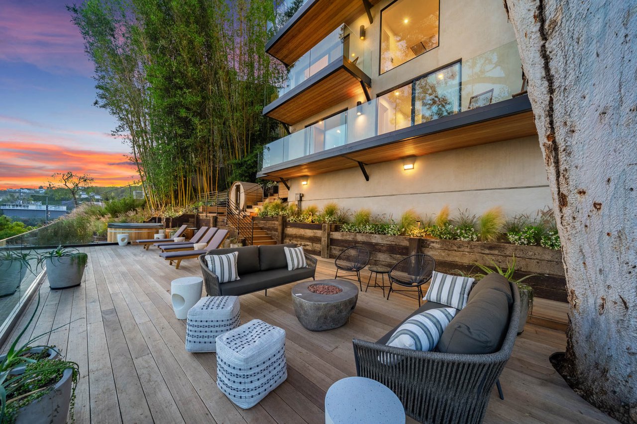 Hollywood Haven ⛰️