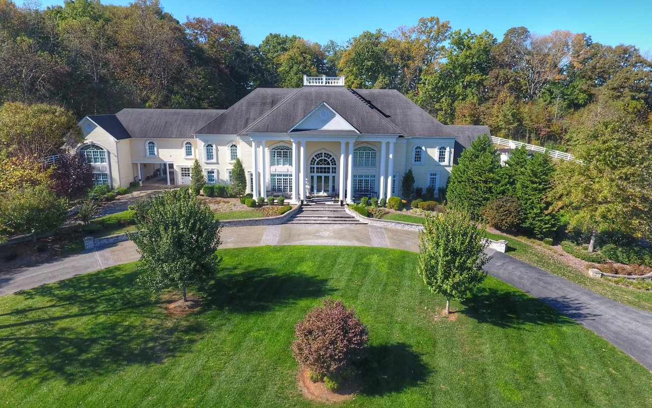 How to Buy a Luxury Home in Okemos