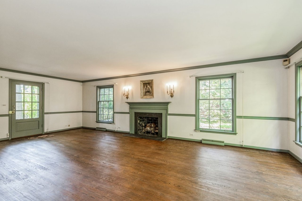 880 Waveland Rd