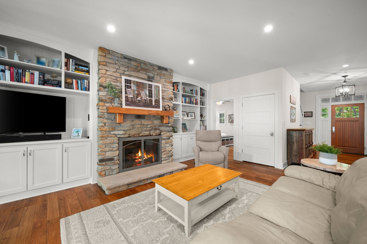 47118 Oak Avenue, Grand Beach, MI 49117