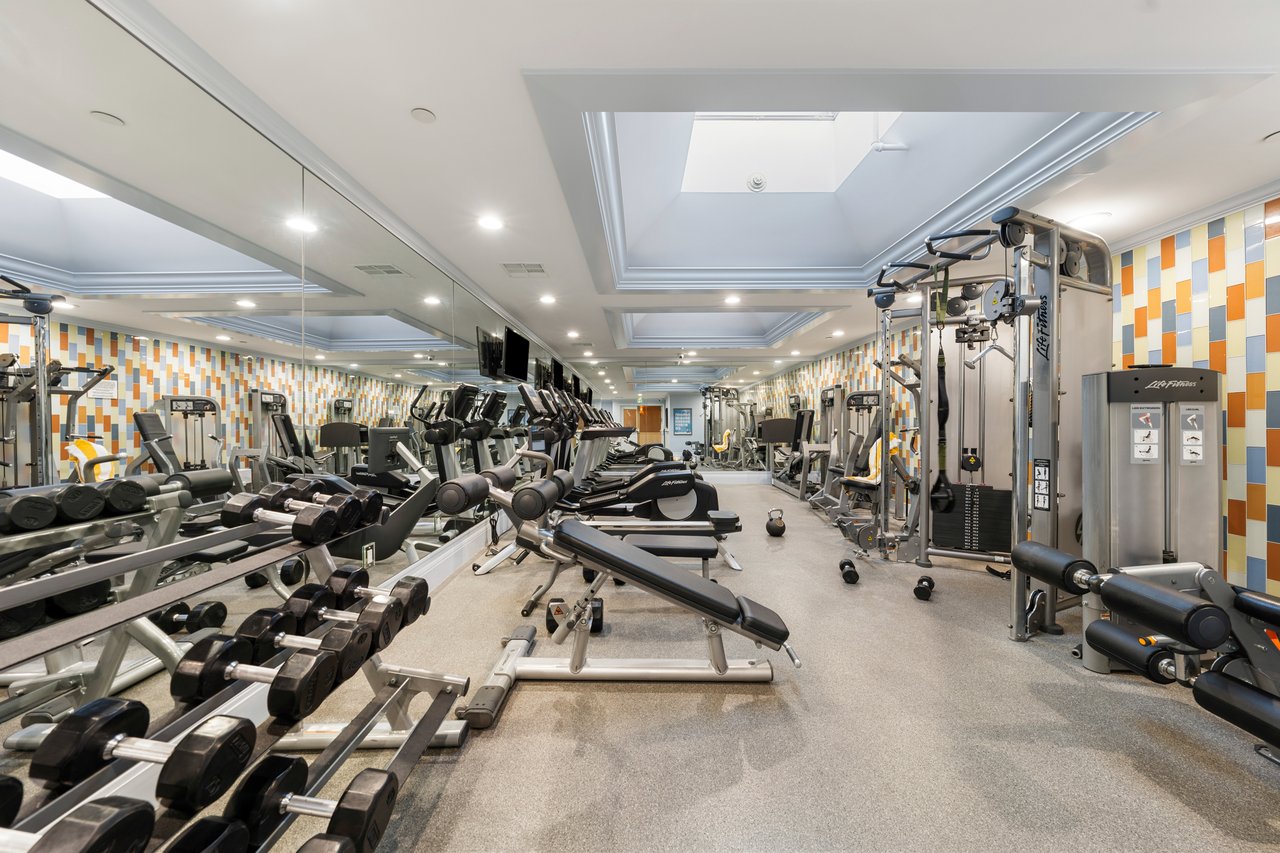 The Dorchester #408, Wilshire Corridor