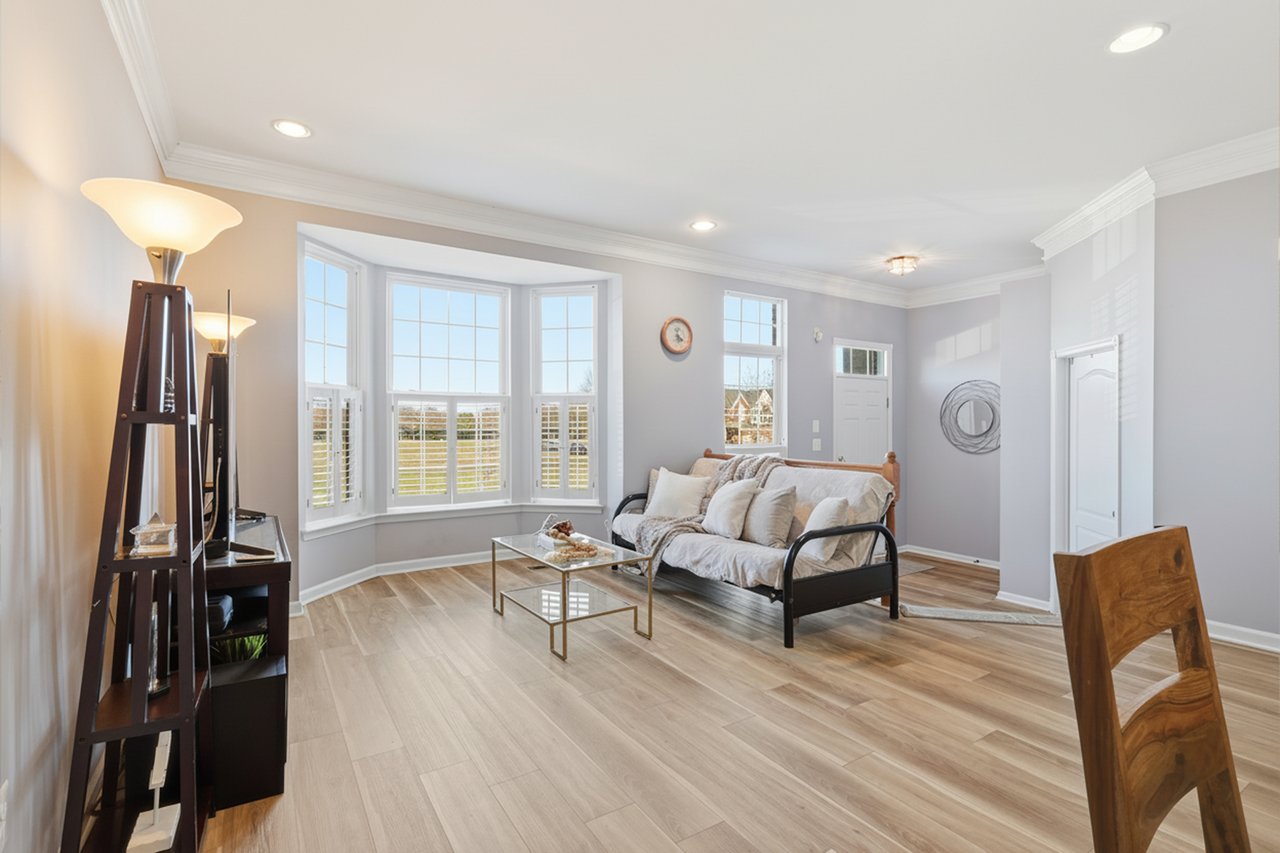 42757 Gelding Sq, Chantilly, VA 20152	