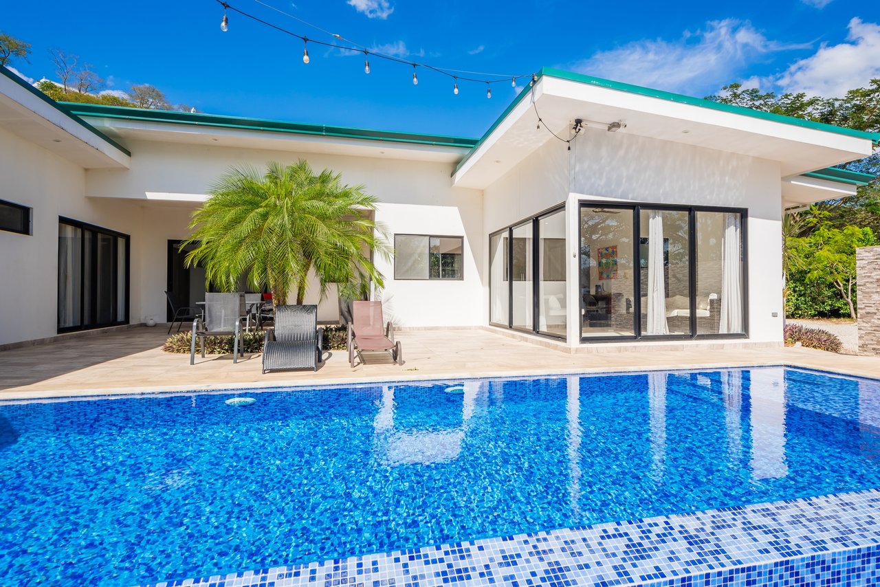 V-Stella Ju | House with Pool and Mixed-Use Land for Sale Near Finca Panamá, Costa Rica