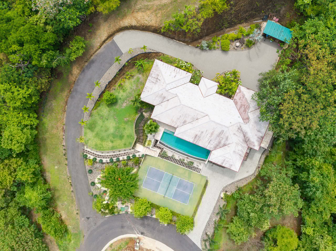 Casa Pickle on the Hill | Spacious Private Estate with Pickleball Court, Mature Gardens & Independent Guest Apartment