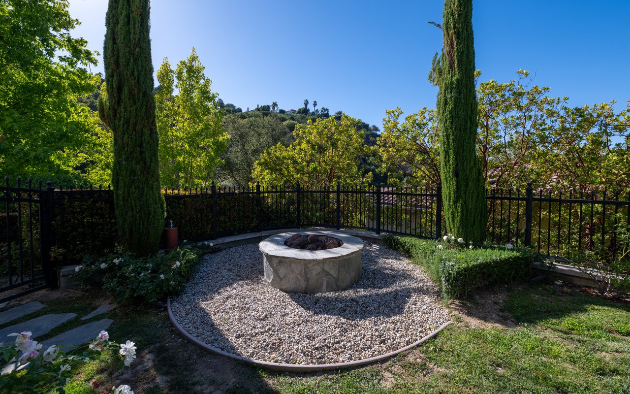 3686 Benedict Canyon Ln, Sherman Oaks 