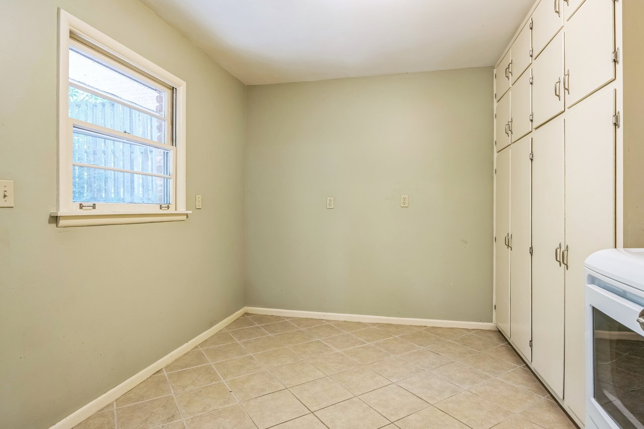 1646 Rainier Falls