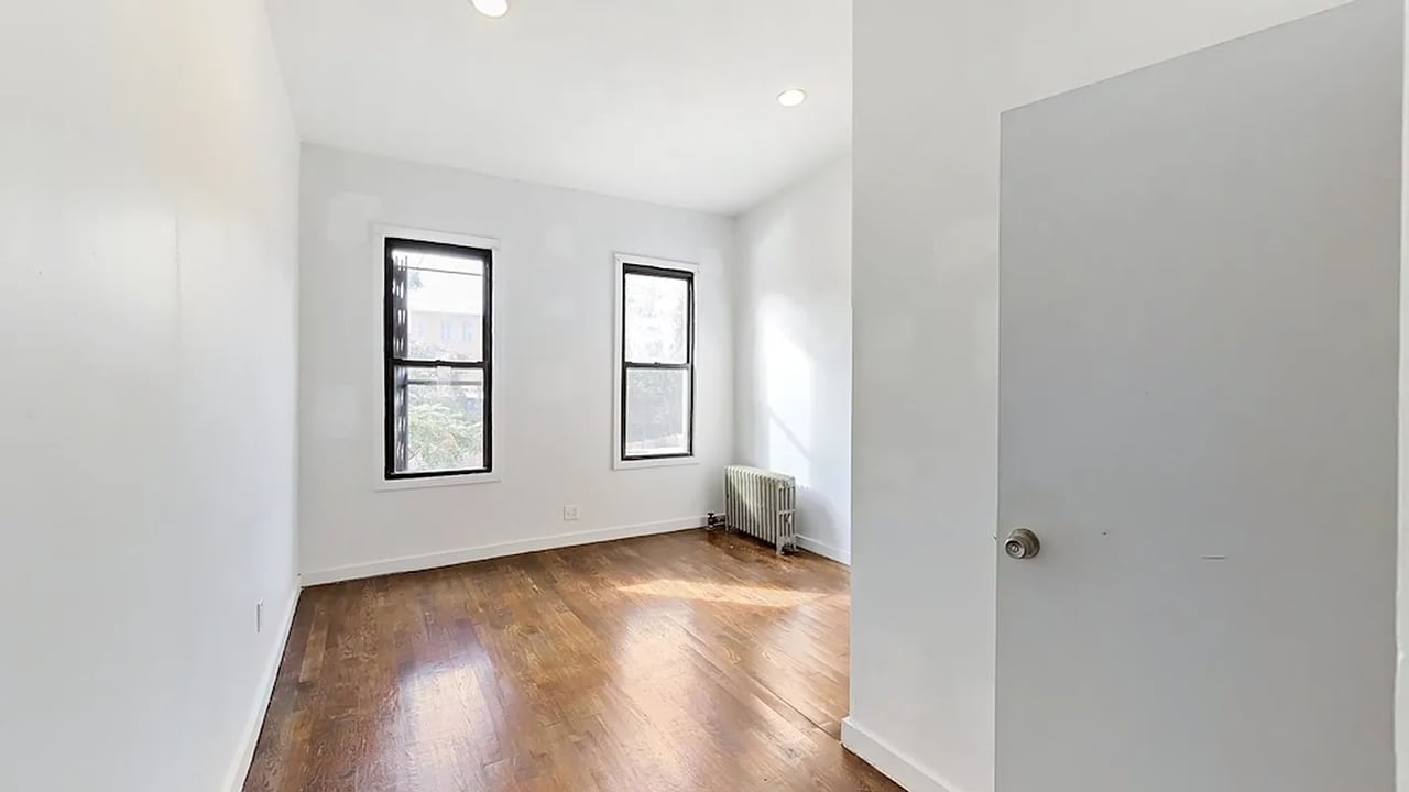 886 Franklin Ave 2R