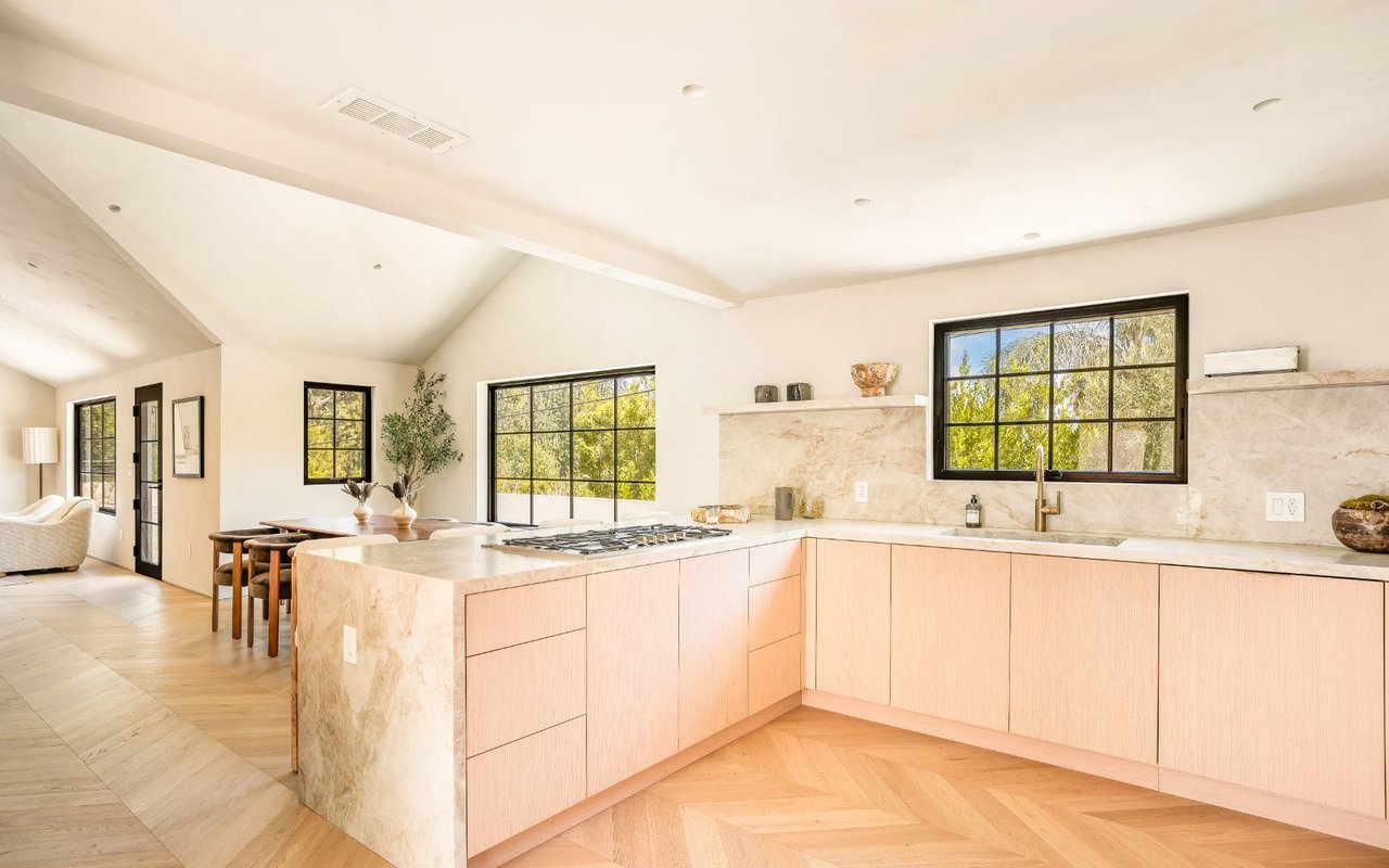 8353 Sunset View Dr