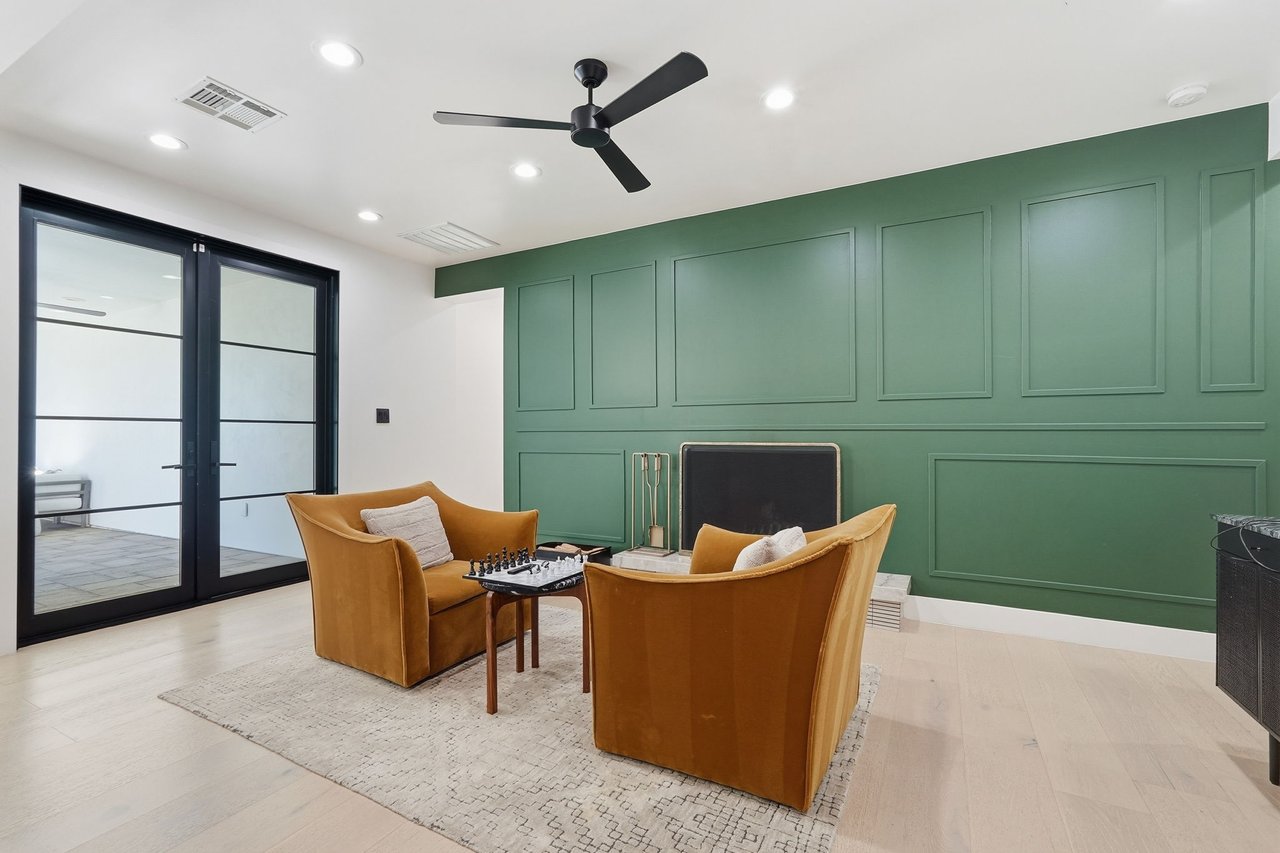 3901 E WELDON Avenue