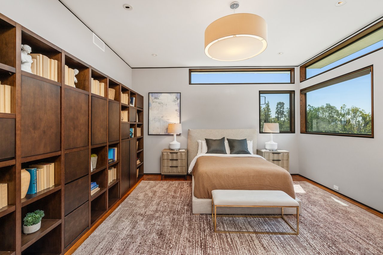  A Beverly Hills Architectural Masterpiece – Where Modern Luxury Meets Timeless Elegance