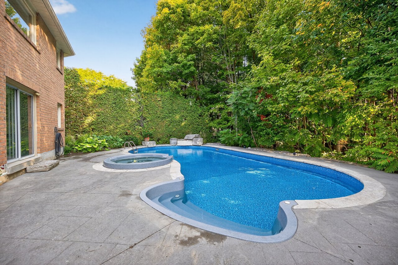 6 Falling Leaf Crt, Aurora