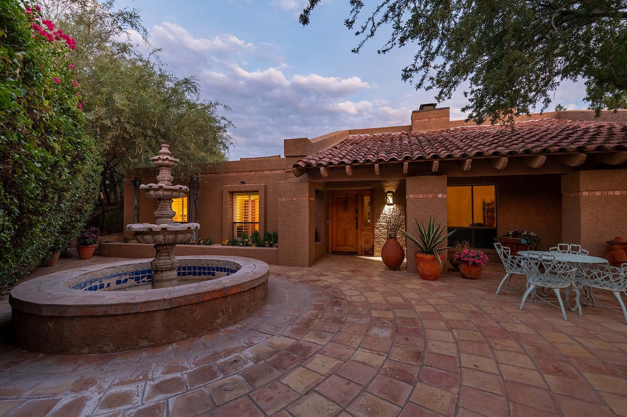 7507 N VIA DE LOS LIBROS