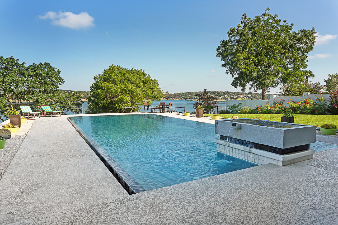 Iconic Lakeway Waterfront