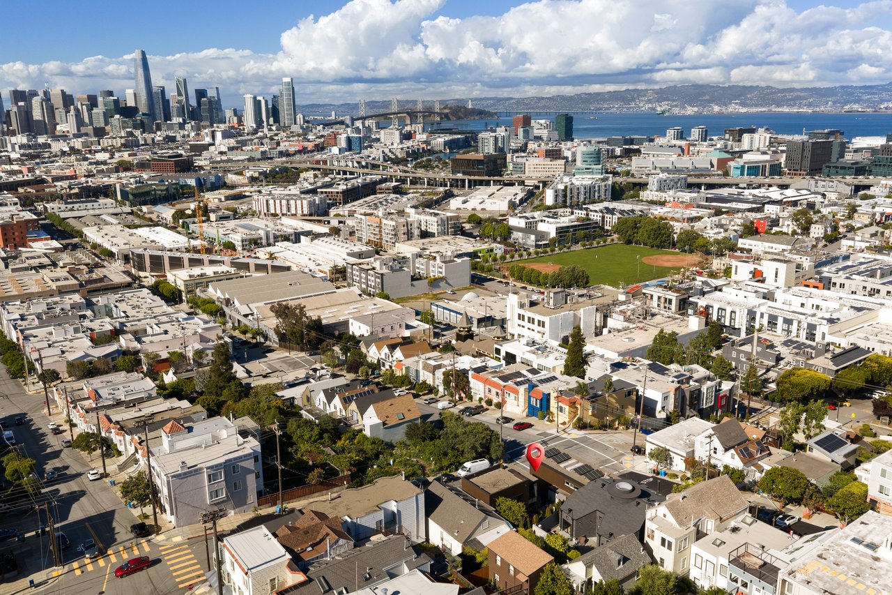 An Urban Compound for Life in Motion