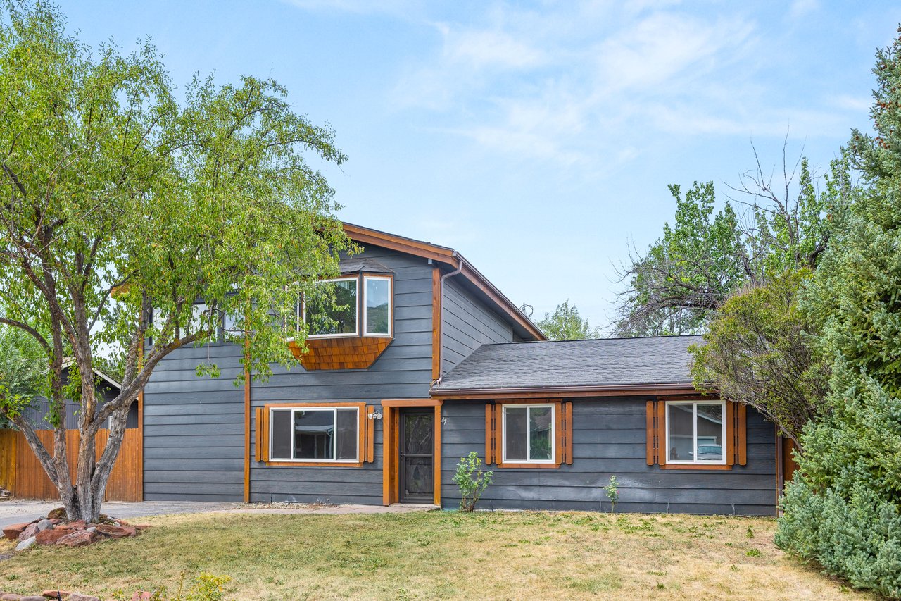 Spacious Mid-Valley Residence Near Crown Mountain Park