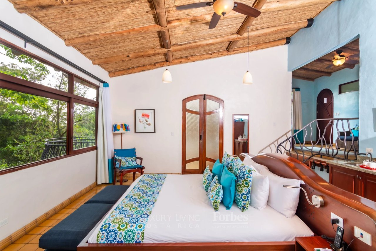 20646 - Boutique Hotel for Sale in the Mountains of Heredia