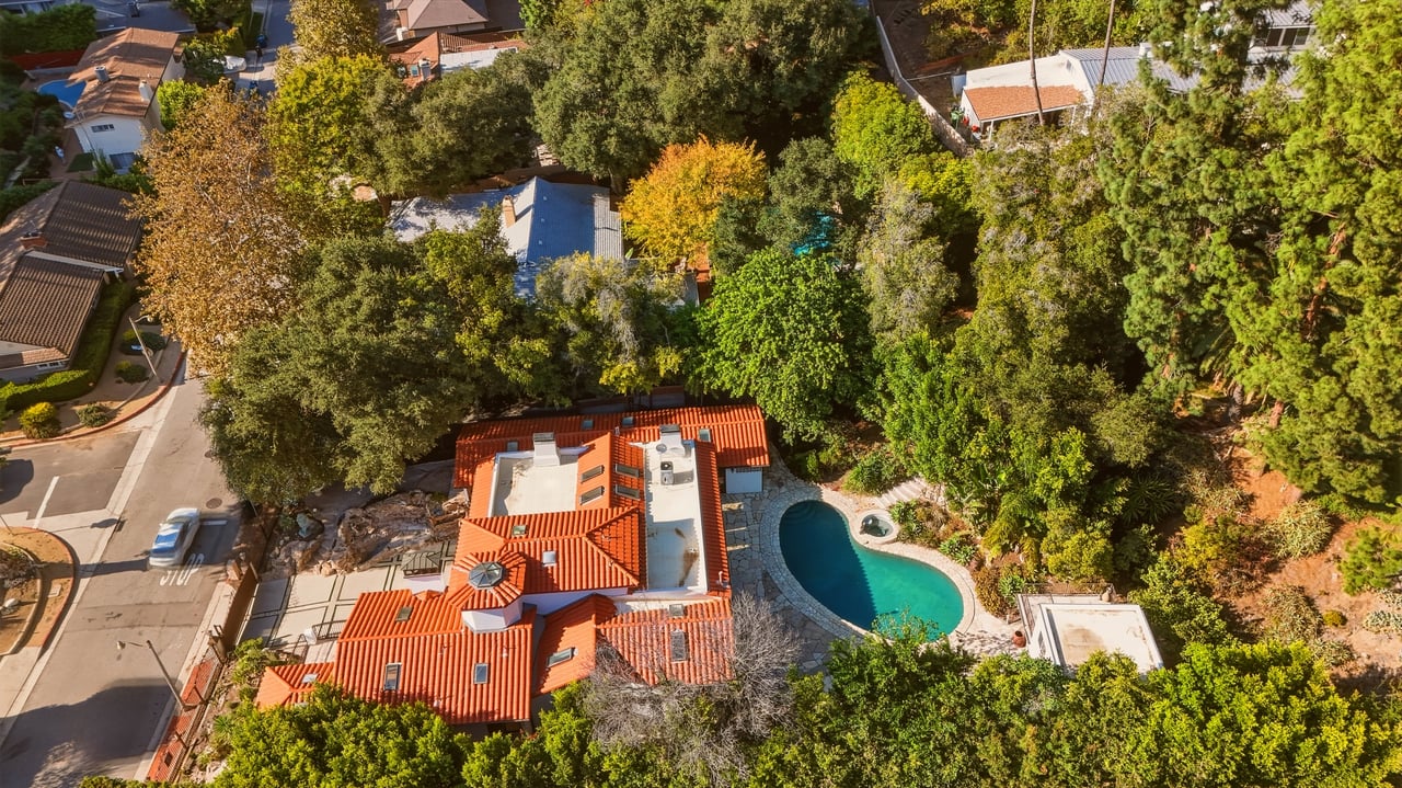 1260 Roscomare Rd