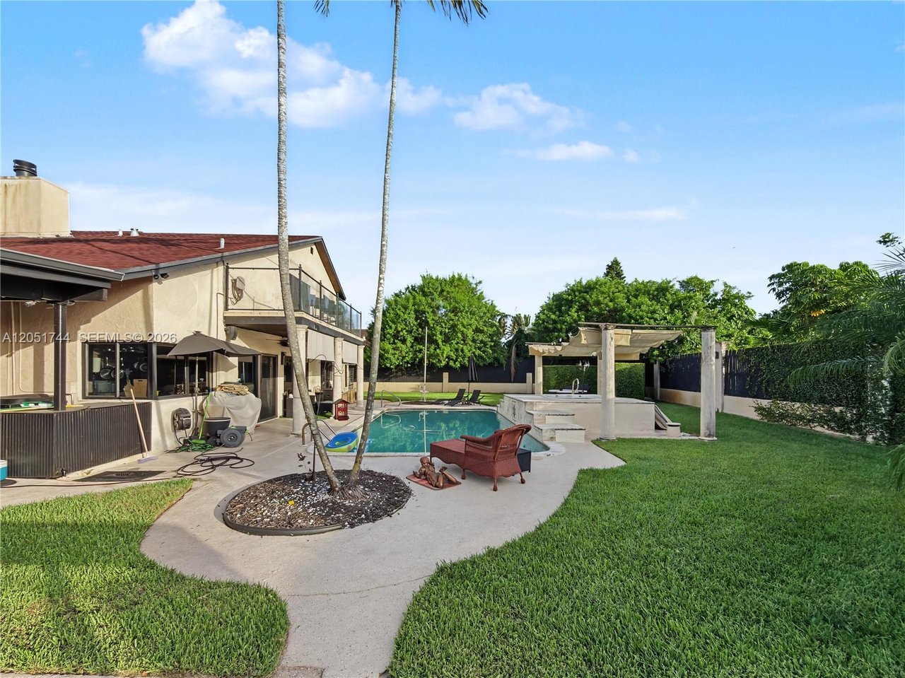 9720-e-calusa-club-dr-miami-fl-home-sold-pool