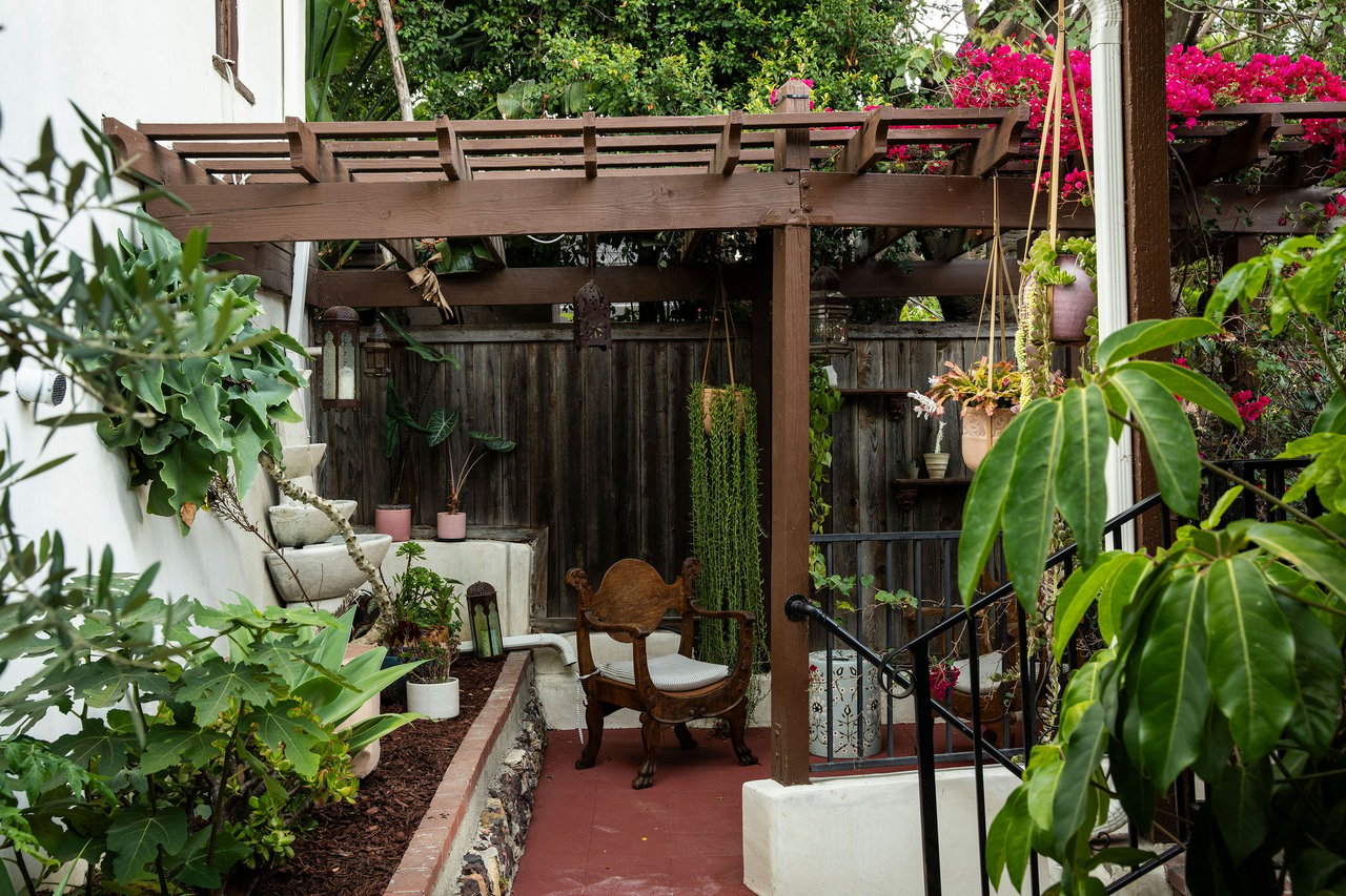 Vacant Trophy Silverlake Triplex With Reservoir Views