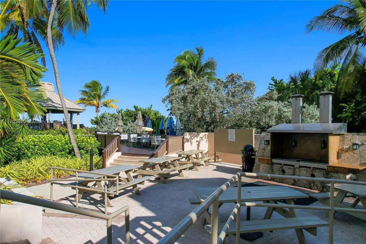 1121 Crandon Blvd, #E803