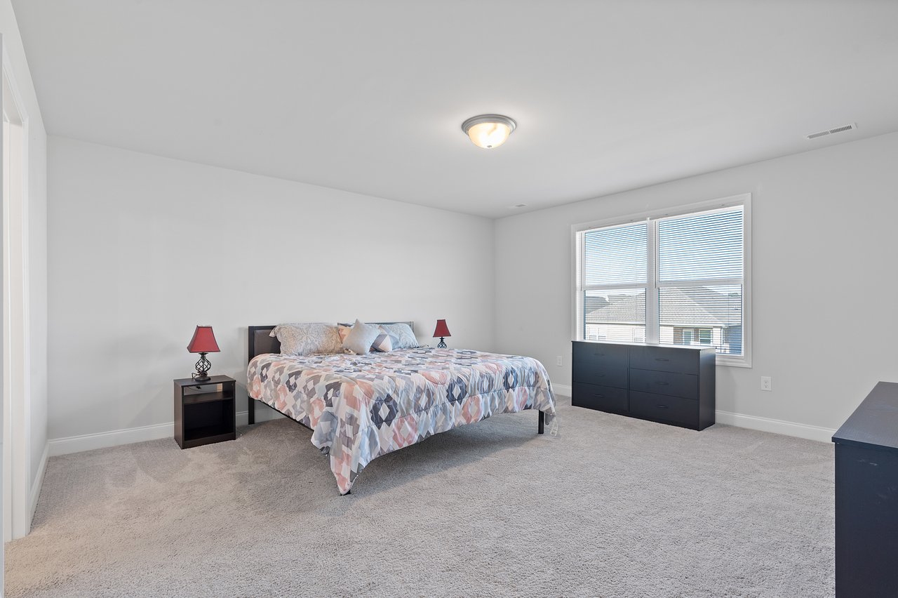 Modern Luxury Meets Spacious Comfort – 5BR/3BA Home