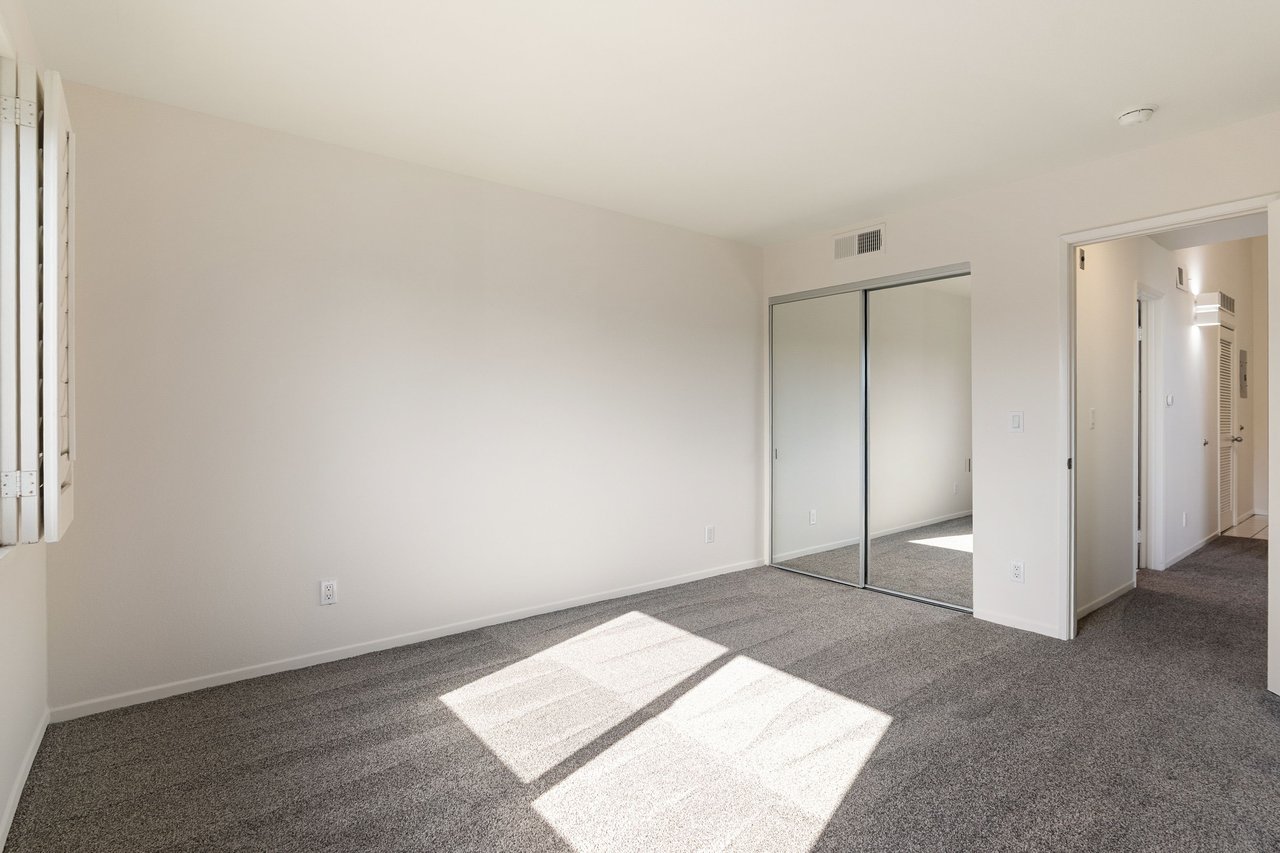 1010 California Ave #307, North of Wilshire