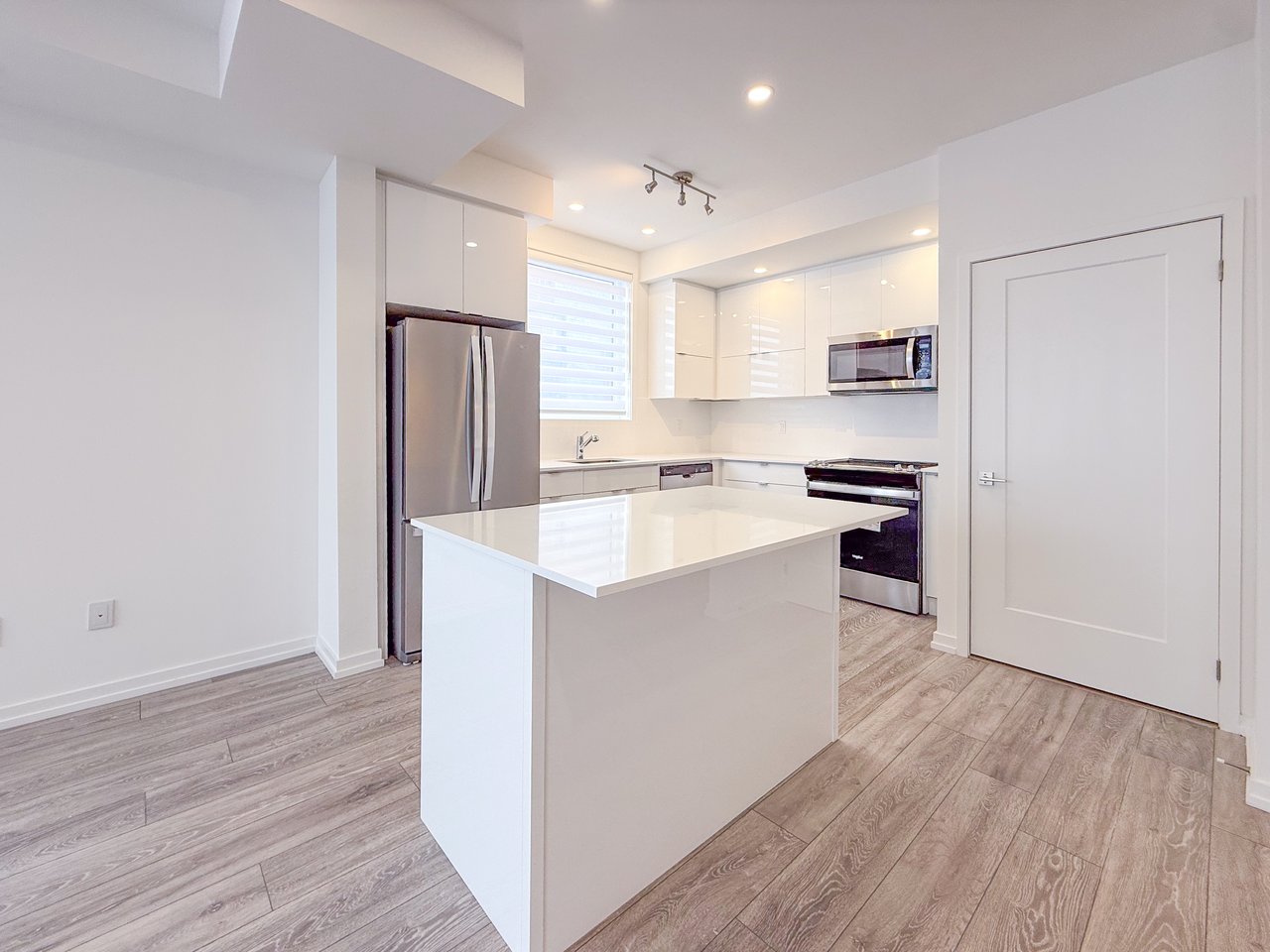 16 Lytham Green Circle