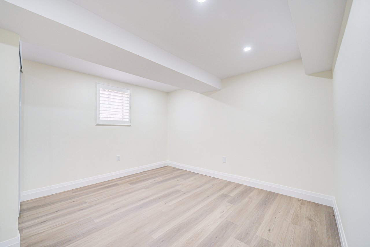 1126 Berkshire Crt