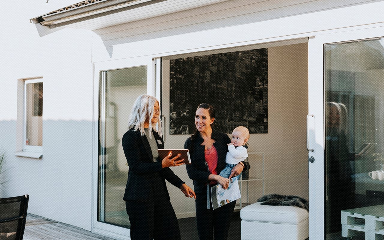 What Experts Are Saying About the 2023 Housing Market