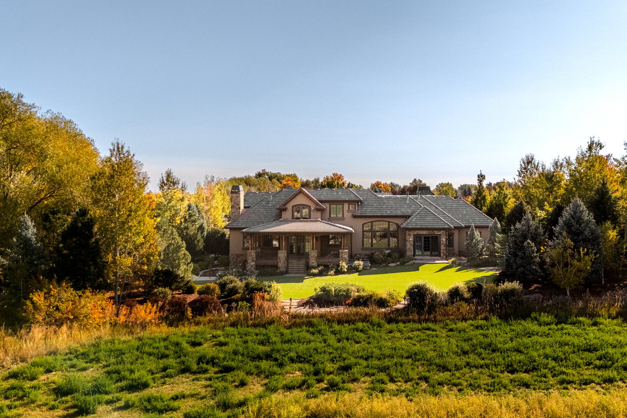 8925 Mountain View Lane