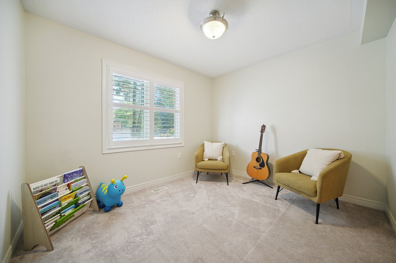 GORGEOUS TOWNHOME